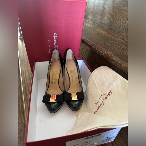 Salvatore patent leather vara bow pumps - Picture 5 of 9